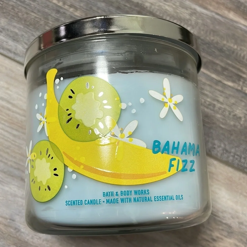 Bath & Body Works Three Wick Tropical Summer Beach Candle - Bahama Fizz